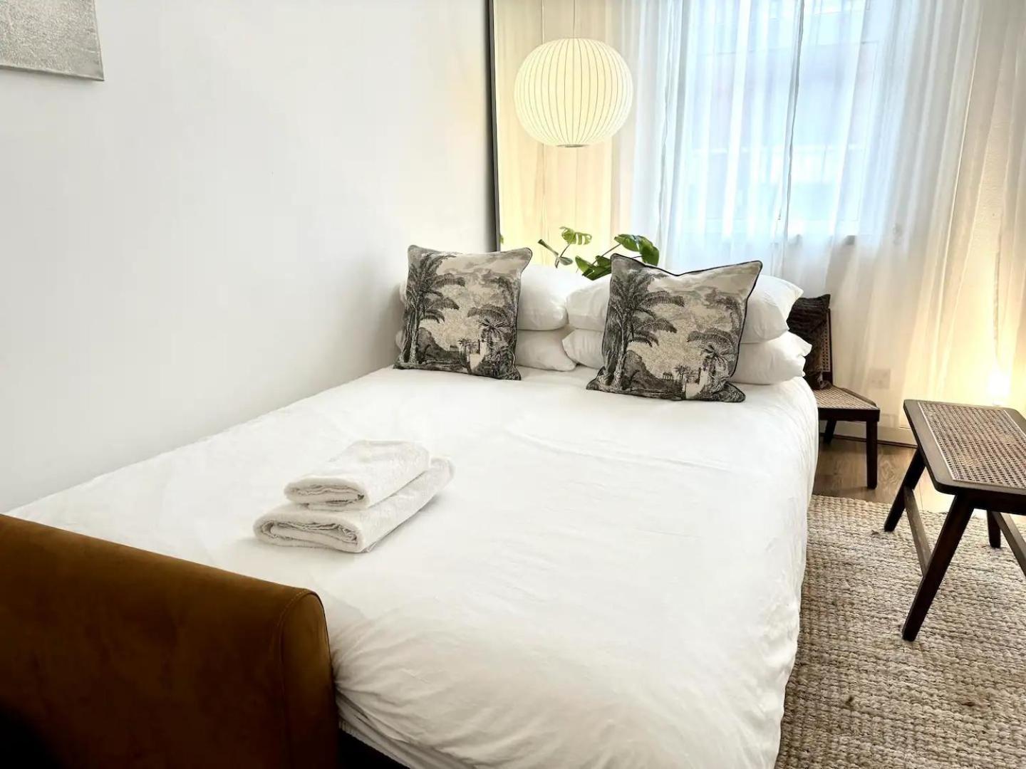 Tranquil Oasis W 100Inch Cinema & Hammock, By The Design Traveller Apartment London Exterior photo
