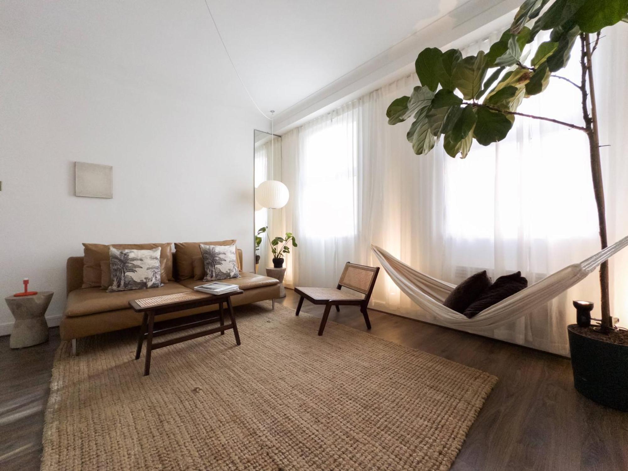 Tranquil Oasis W 100Inch Cinema & Hammock, By The Design Traveller Apartment London Exterior photo