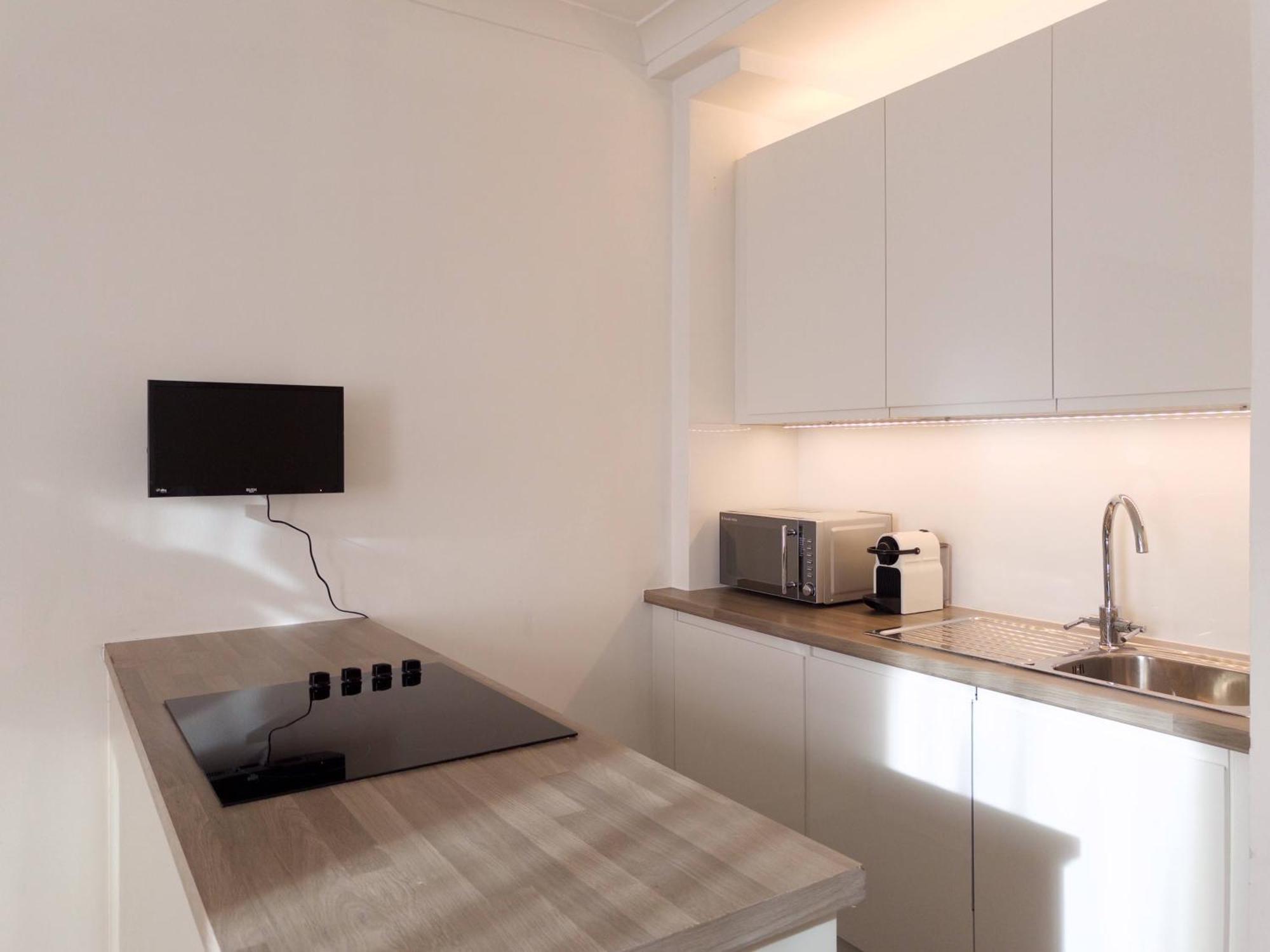 Tranquil Oasis W 100Inch Cinema & Hammock, By The Design Traveller Apartment London Exterior photo